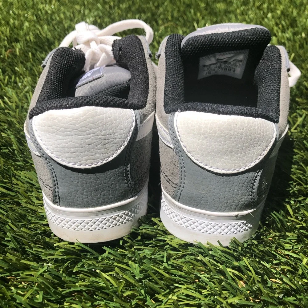 Nike sneakers in gray suede with white leather